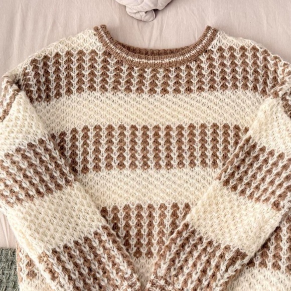 Grey Bandit Dana Sweater - Small NWT - Picture 3 of 9